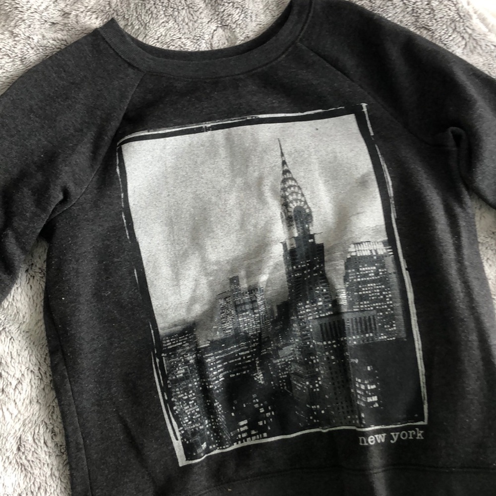 Grey graphic crewneck